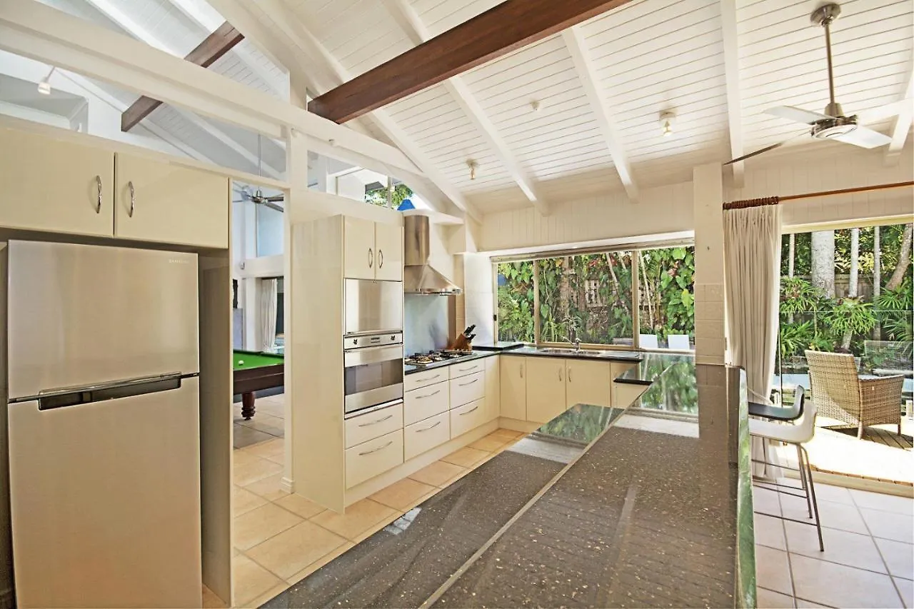 Tropical 5 Bedroom Family Getaway In Noosa Heads 0*,