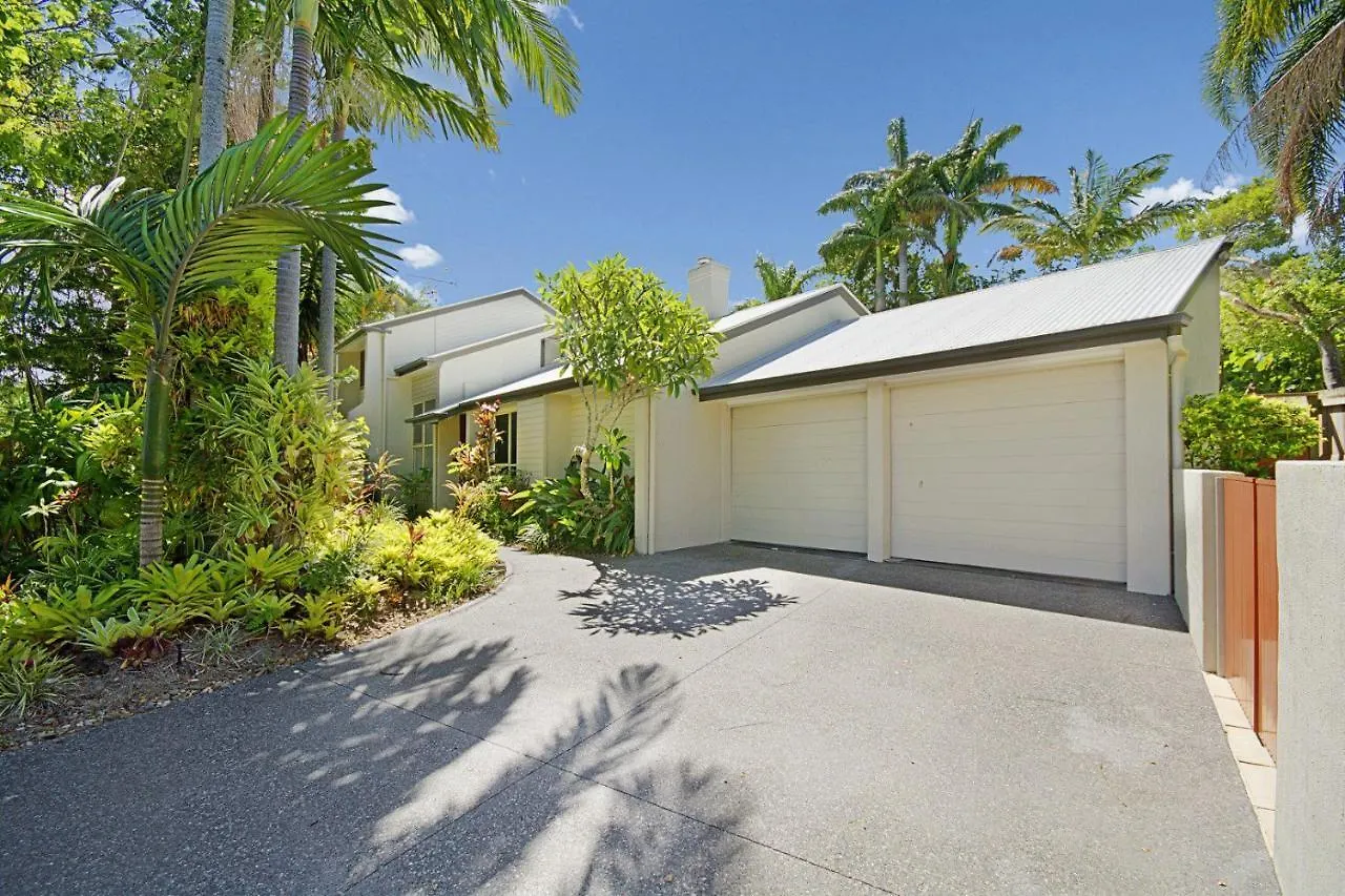 Tropical 5 Bedroom Family Getaway In Noosa Heads 0*,  Avustralya